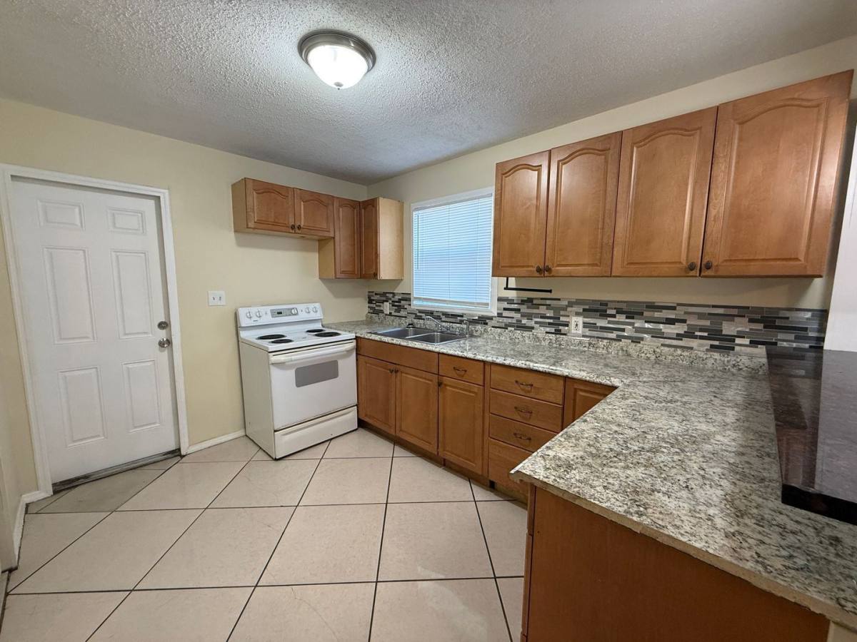 House for rent at 930 20th Ave S, Saint Petersburg, FL 33705