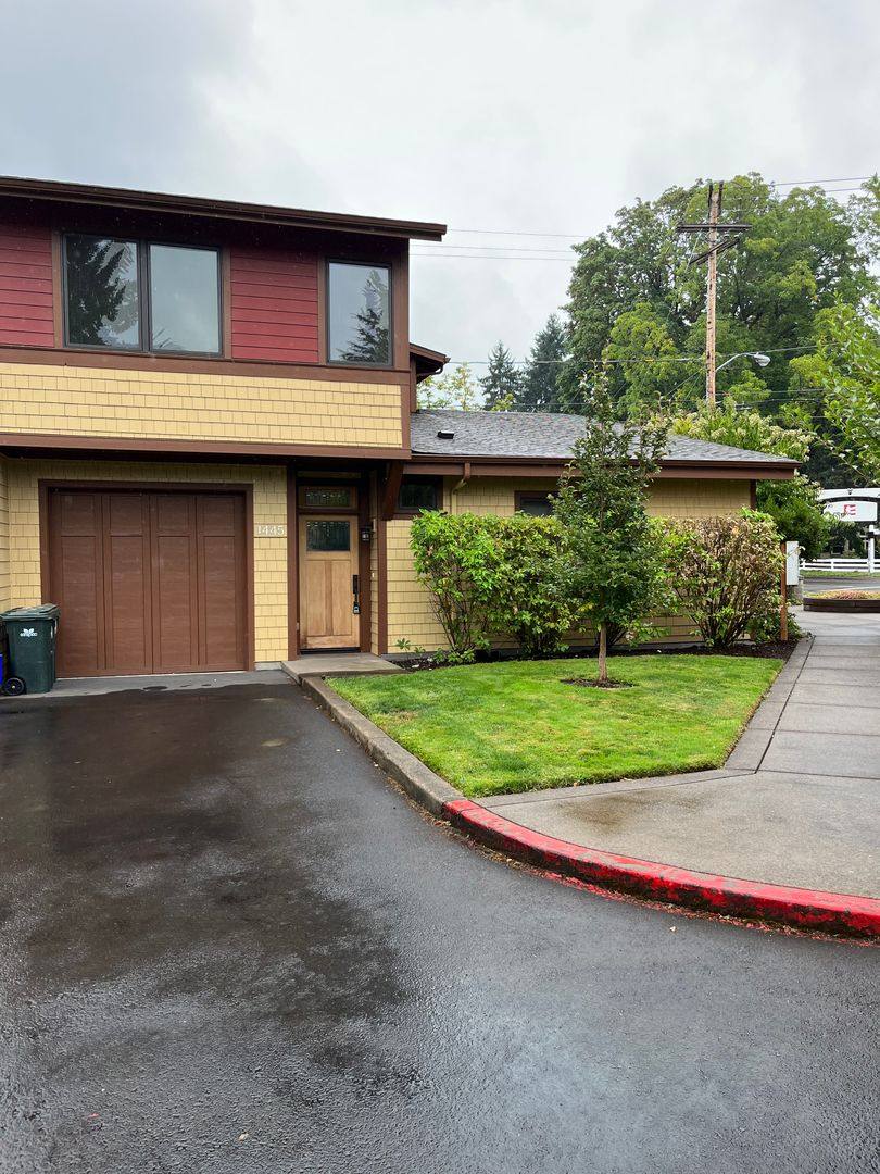 House for rent at 1445 Perdue Loop, Eugene, OR 97401