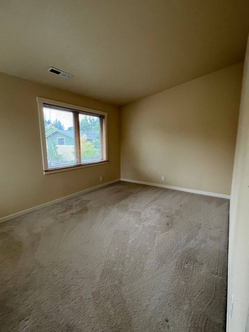 House for rent at 1445 Perdue Loop, Eugene, OR 97401