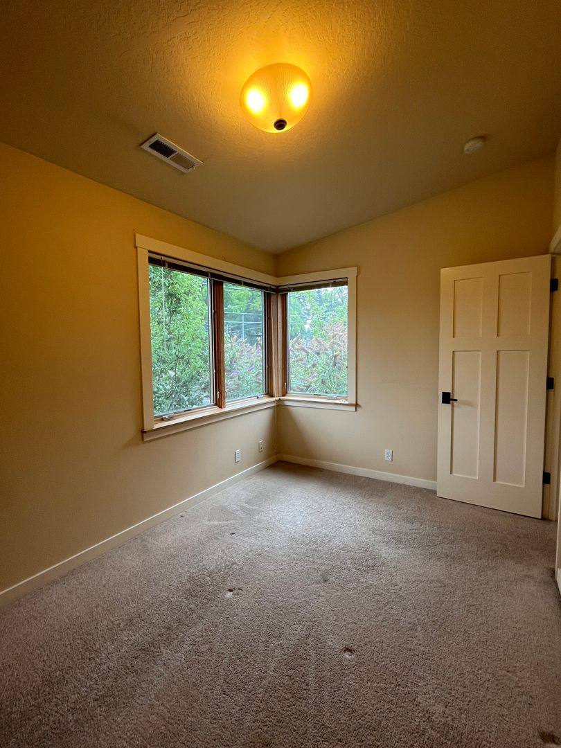 House for rent at 1445 Perdue Loop, Eugene, OR 97401