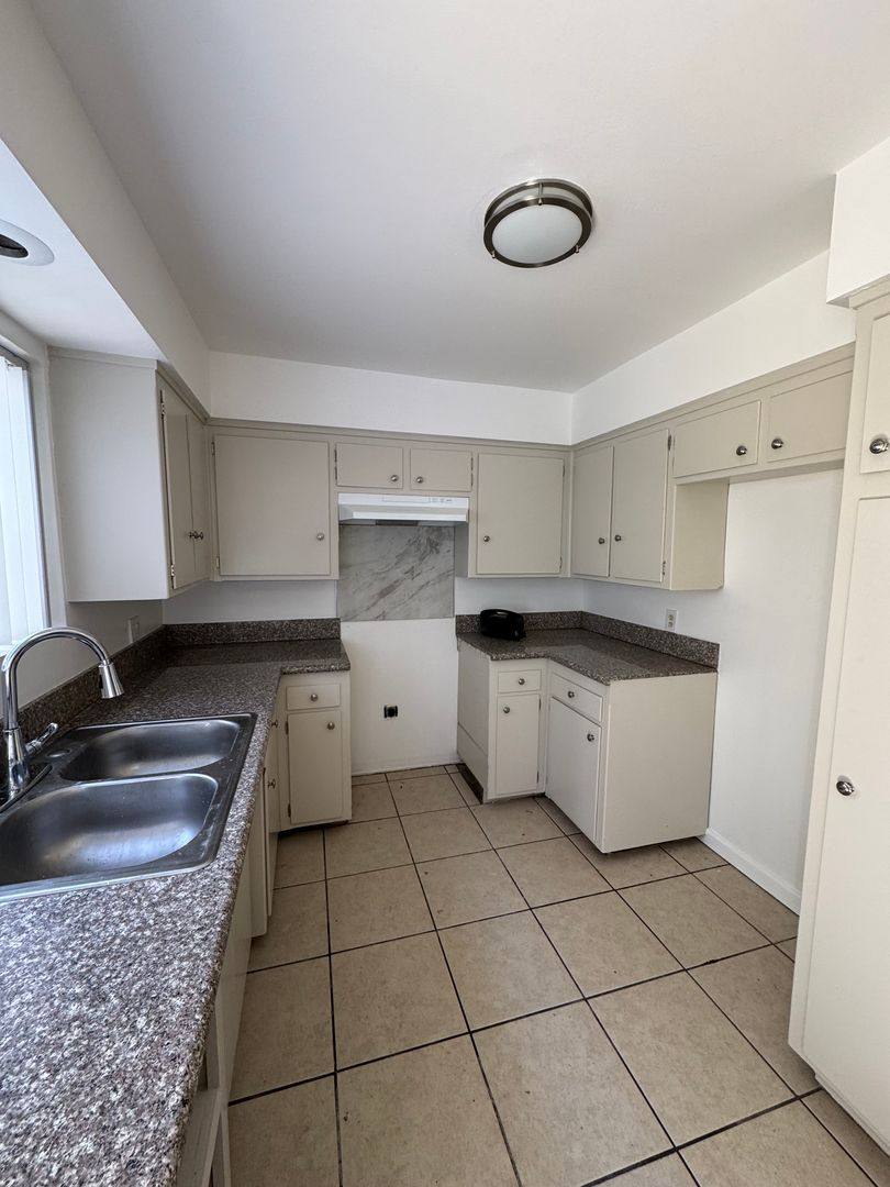 Apartment for rent at 3920-3932 Christmas Tree Lane, Bakersfield, CA 93306