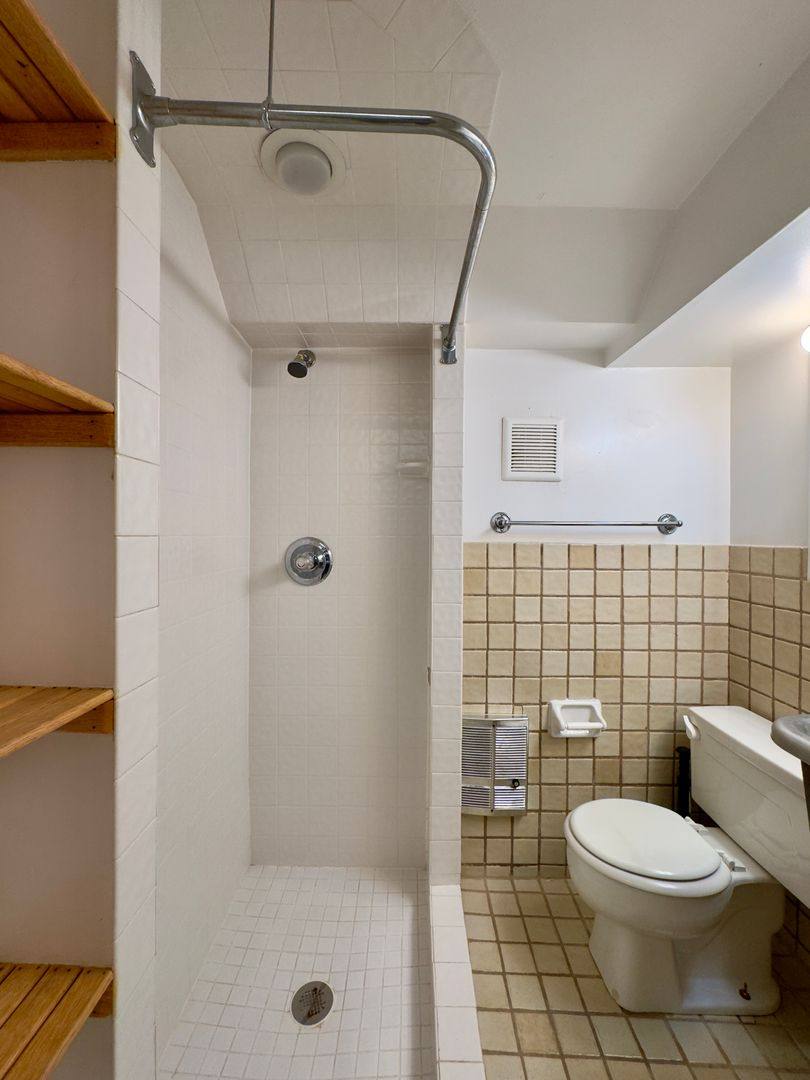 Townhouse for rent at 657 Dover St, Baltimore, MD 21230
