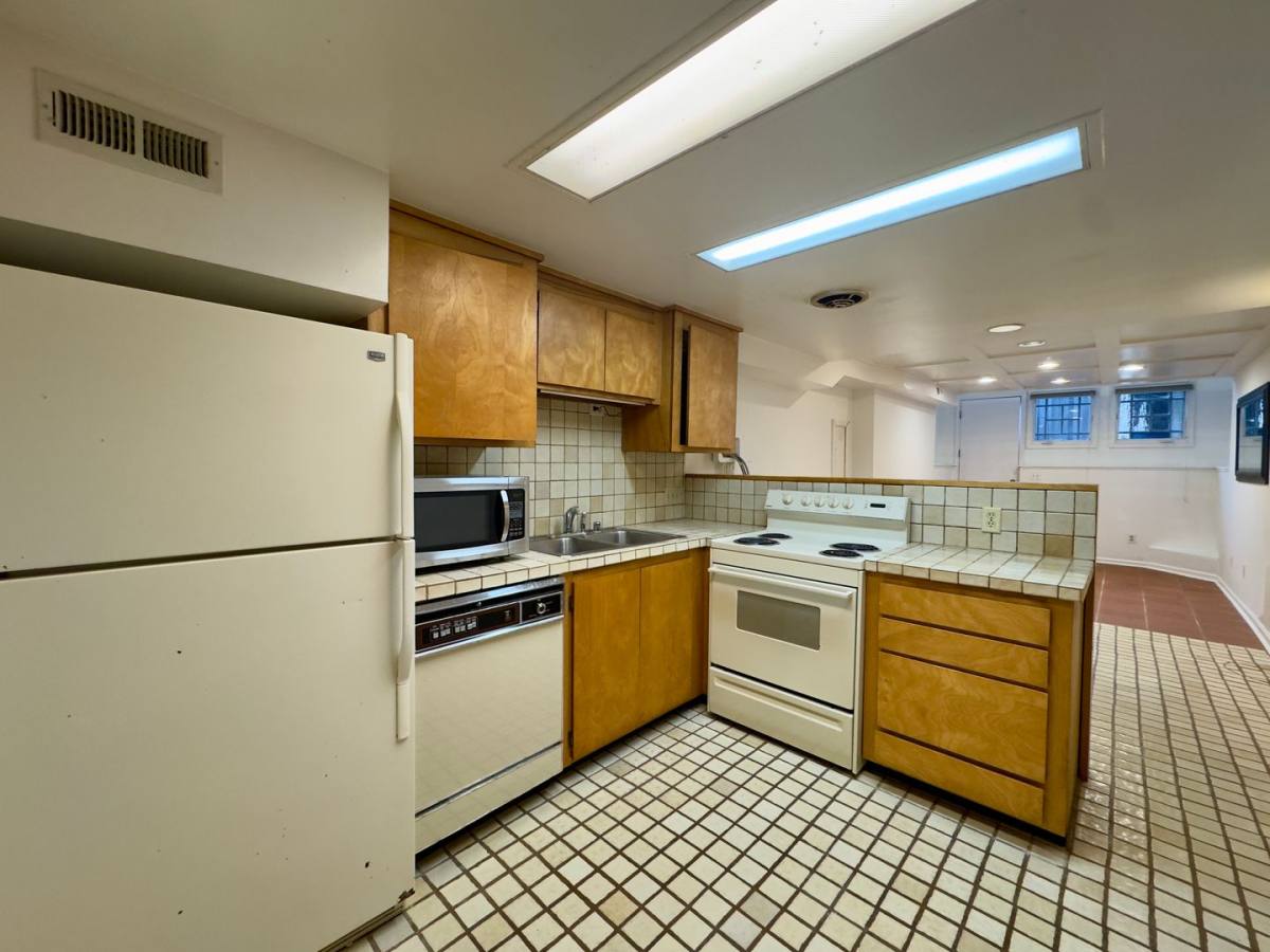 Townhouse for rent at 657 Dover St, Baltimore, MD 21230