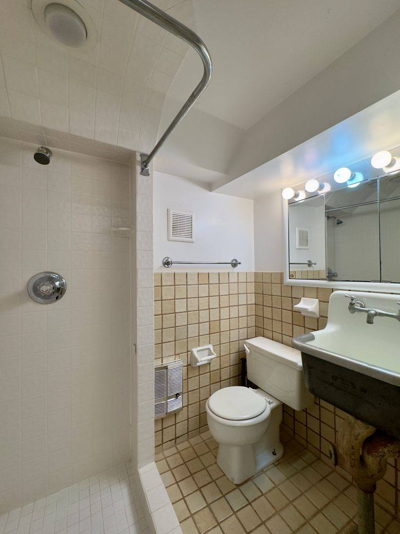 Townhouse for rent at 657 Dover St, Baltimore, MD 21230