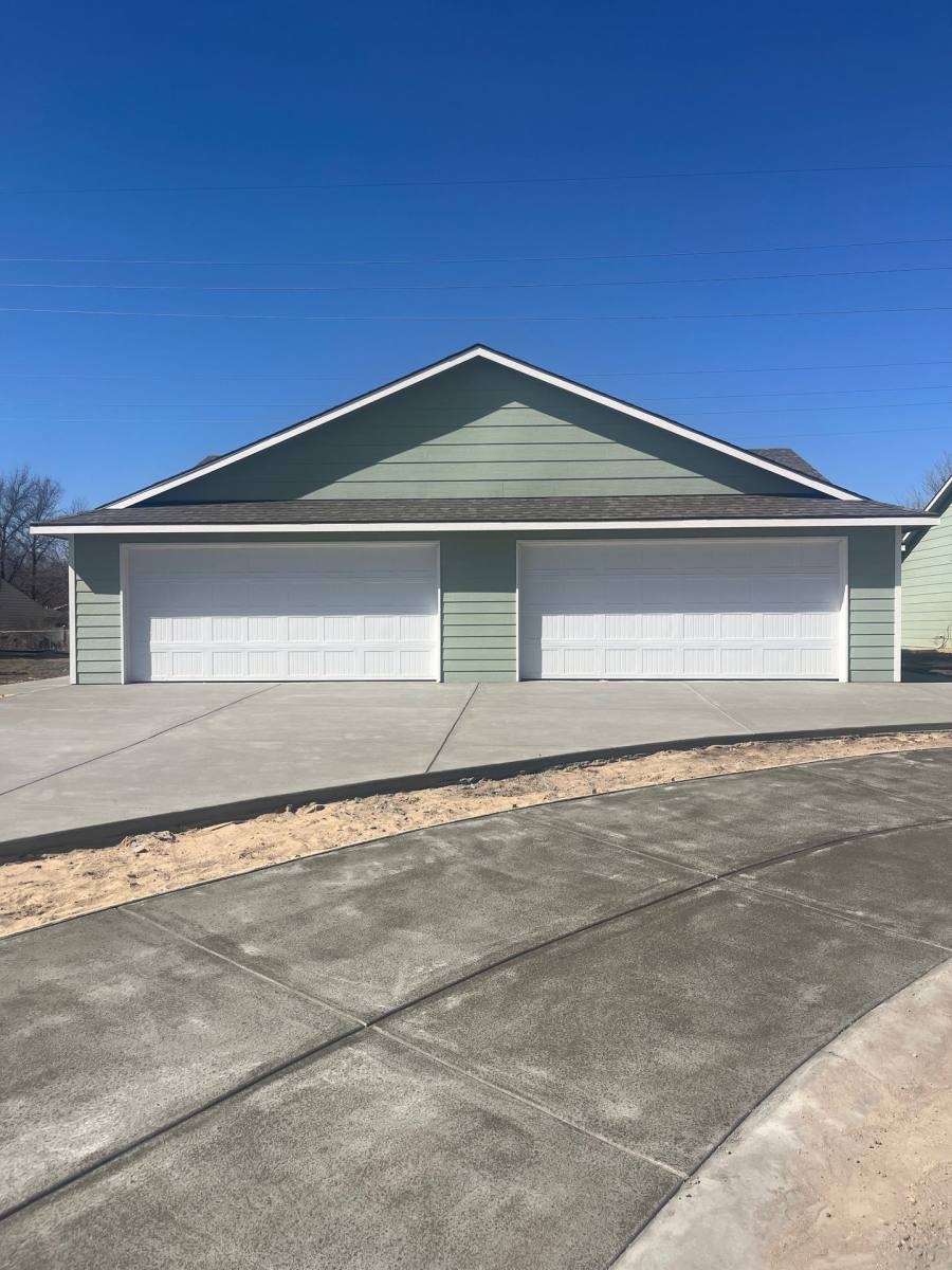 Townhouse for rent at 722 W 31st St Court, Wichita, KS 67204