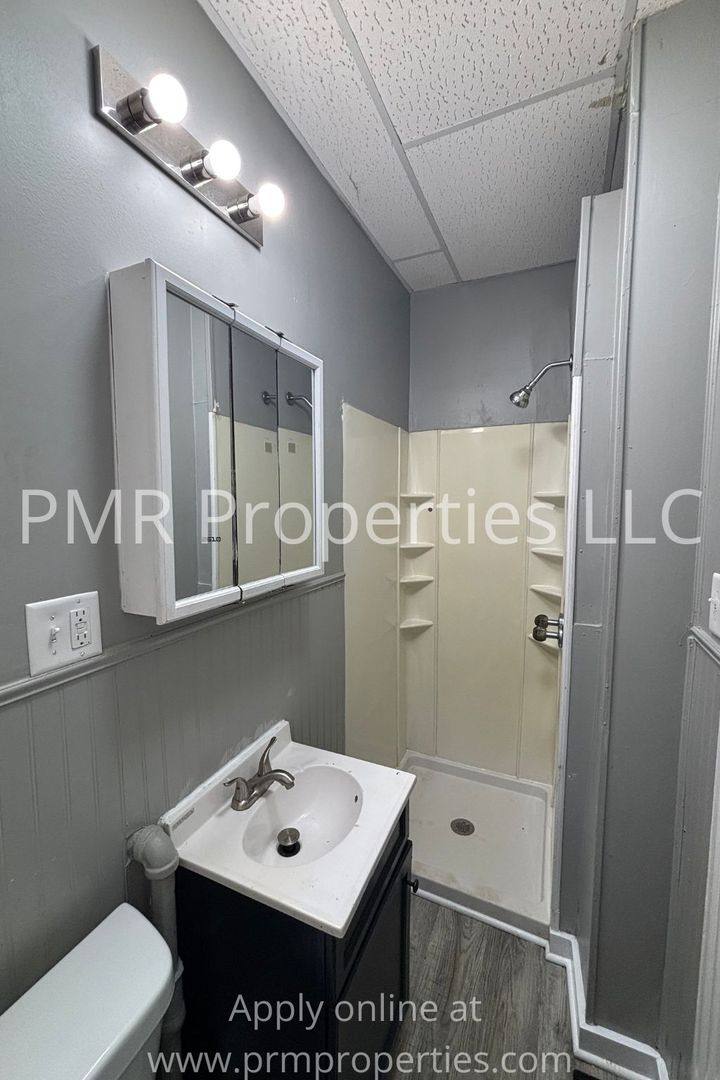 Apartment for rent at 615 E Highland Ave, Saint Joseph, MO 64505