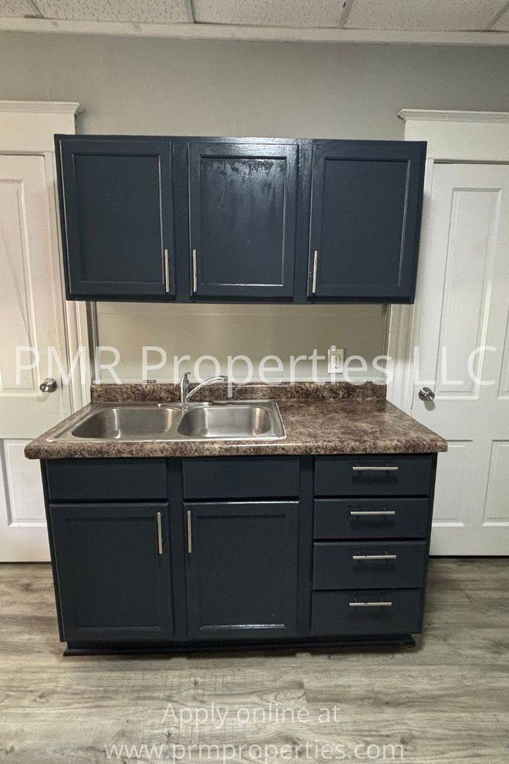 Apartment for rent at 615 E Highland Ave, Saint Joseph, MO 64505