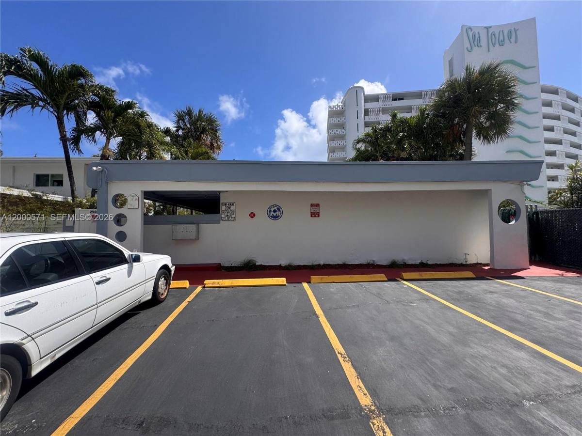 Apartment for rent at 2900 N Ocean Blvd, Fort Lauderdale, FL 33308