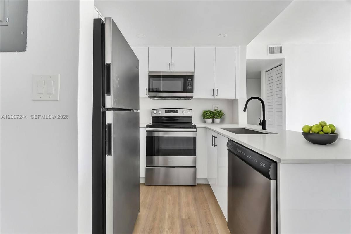 Apartment for rent at 620 SW 10th St #301, Miami, FL 33130