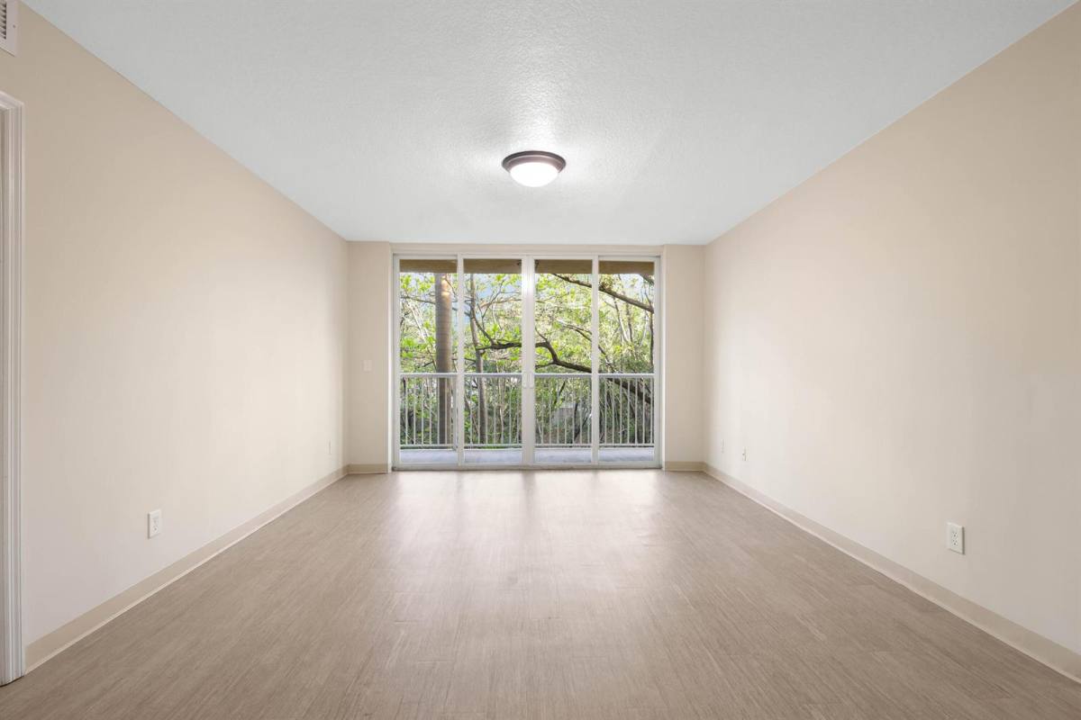 Apartment for rent at 529 E Sheridan St, Dania, FL 33004