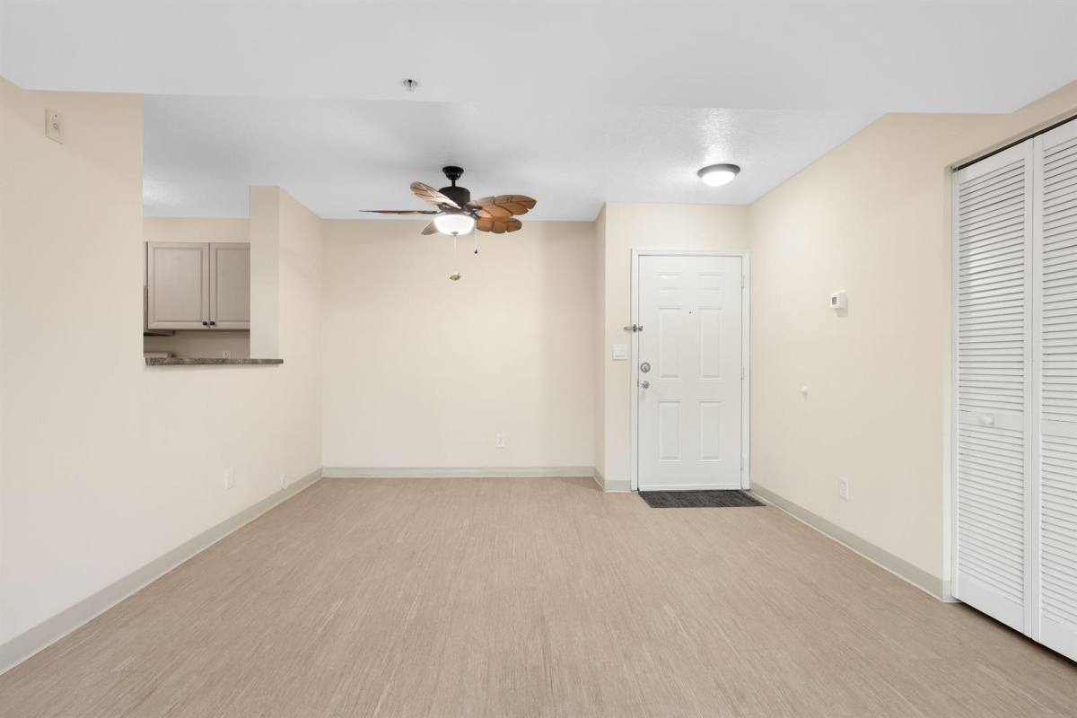 Apartment for rent at 529 E Sheridan St, Dania, FL 33004