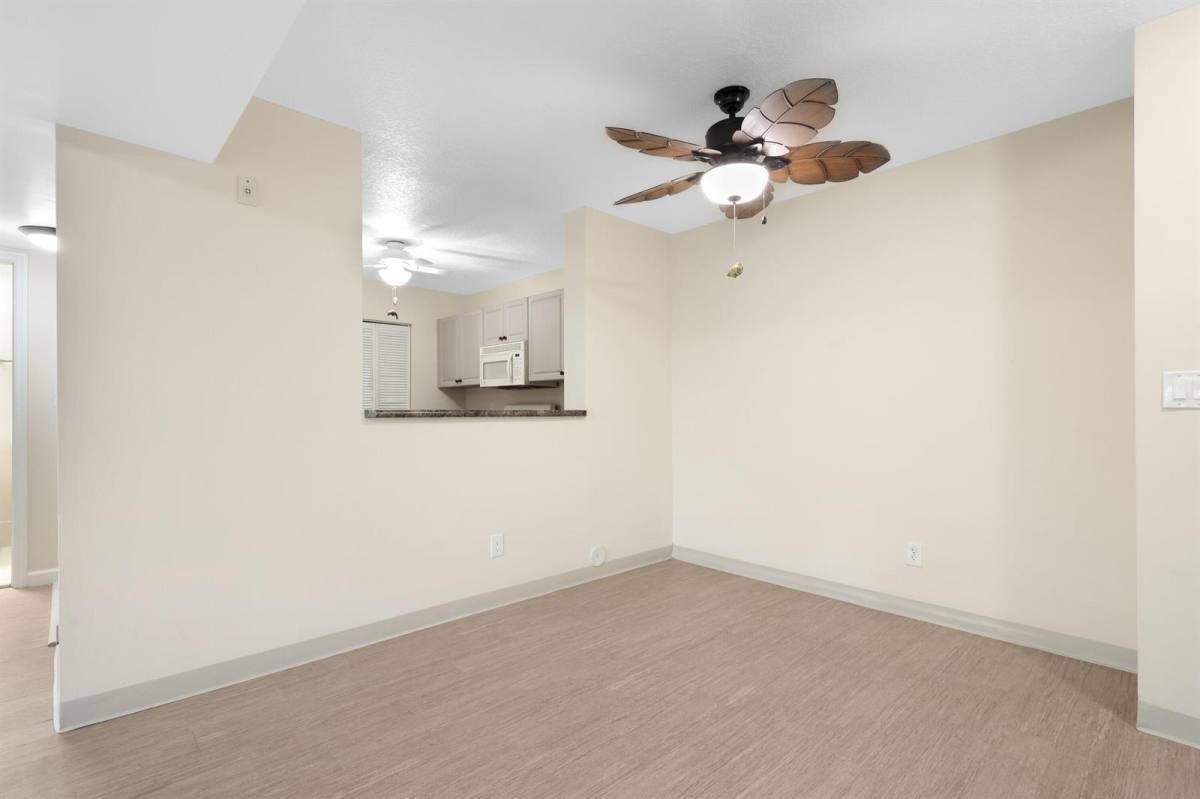 Apartment for rent at 529 E Sheridan St, Dania, FL 33004