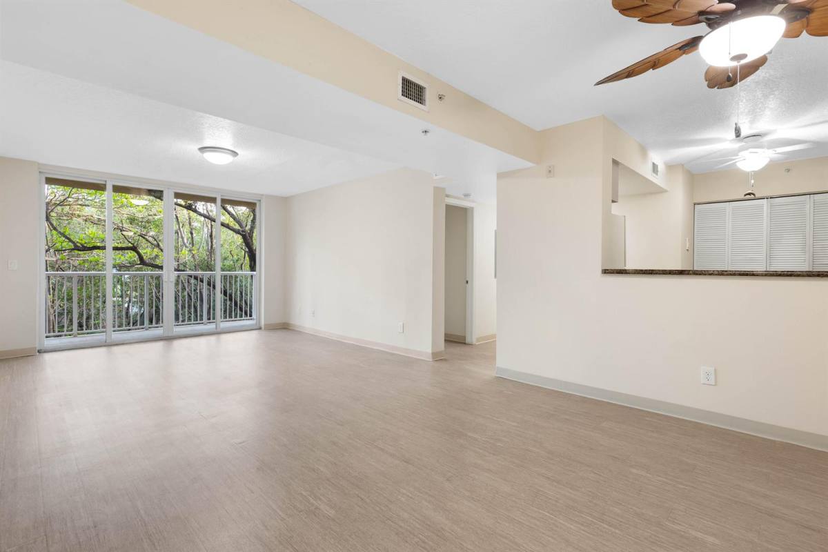 Apartment for rent at 529 E Sheridan St, Dania, FL 33004