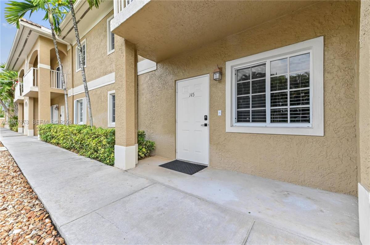 Condo for rent at 4802 Washington St #5, Hollywood, FL 33021