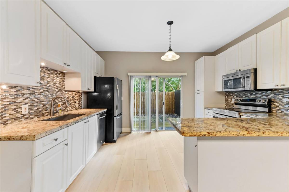 Condo for rent at 4802 Washington St #5, Hollywood, FL 33021