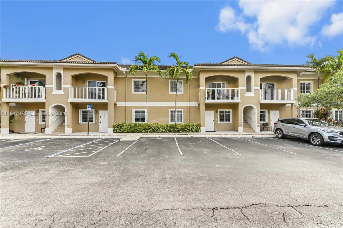 Condo for rent at 4802 Washington St #5, Hollywood, FL 33021