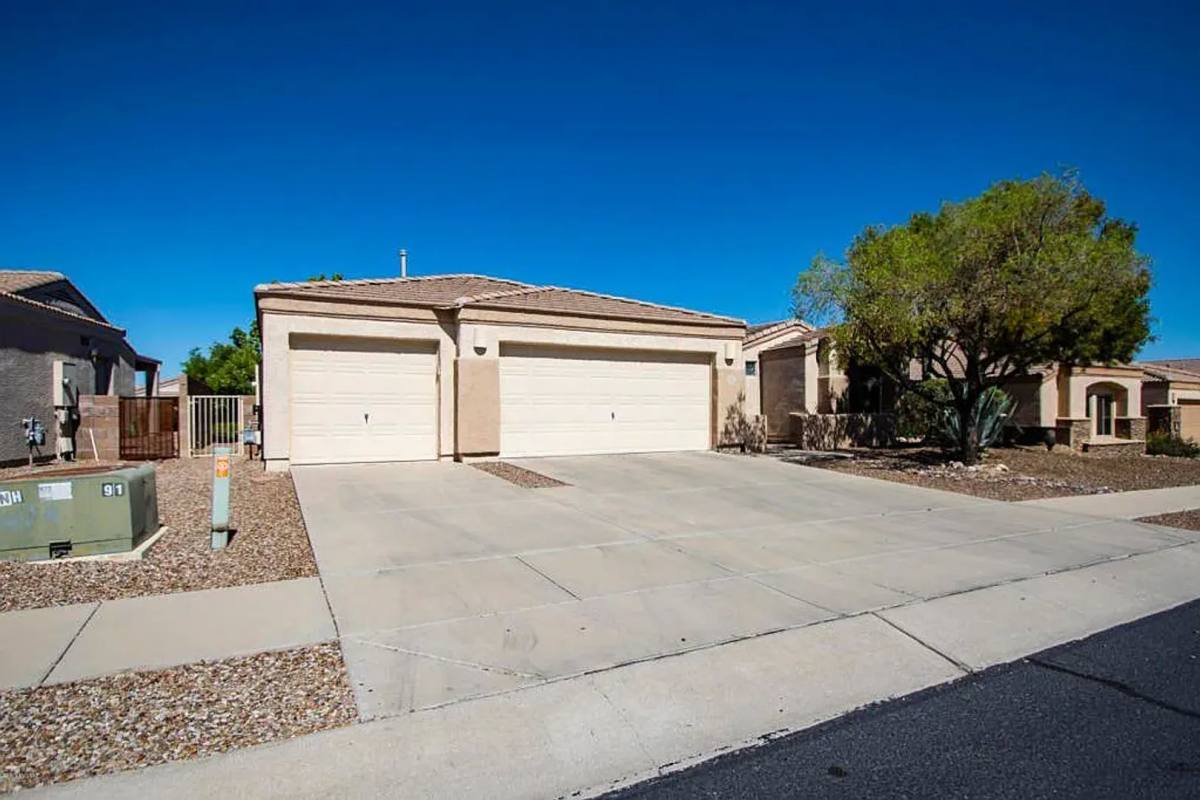 House for rent at 11557 N Flat Iron Dr, Tucson, AZ 85737