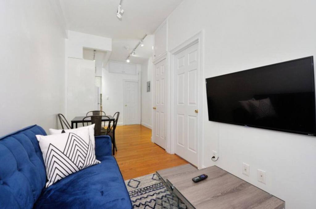 Apartment for rent at 1007 Lexington Ave #4F, New York, NY 10021