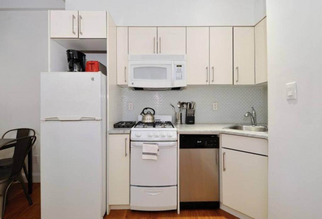 Apartment for rent at 1007 Lexington Ave #4F, New York, NY 10021
