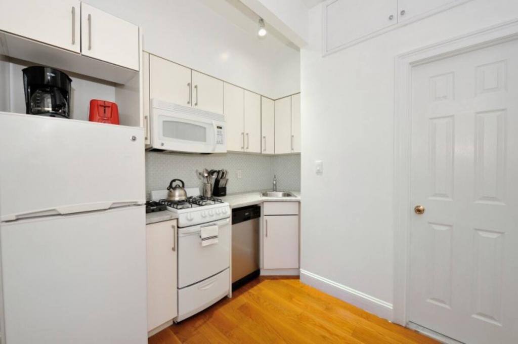 Apartment for rent at 1007 Lexington Ave #4F, New York, NY 10021