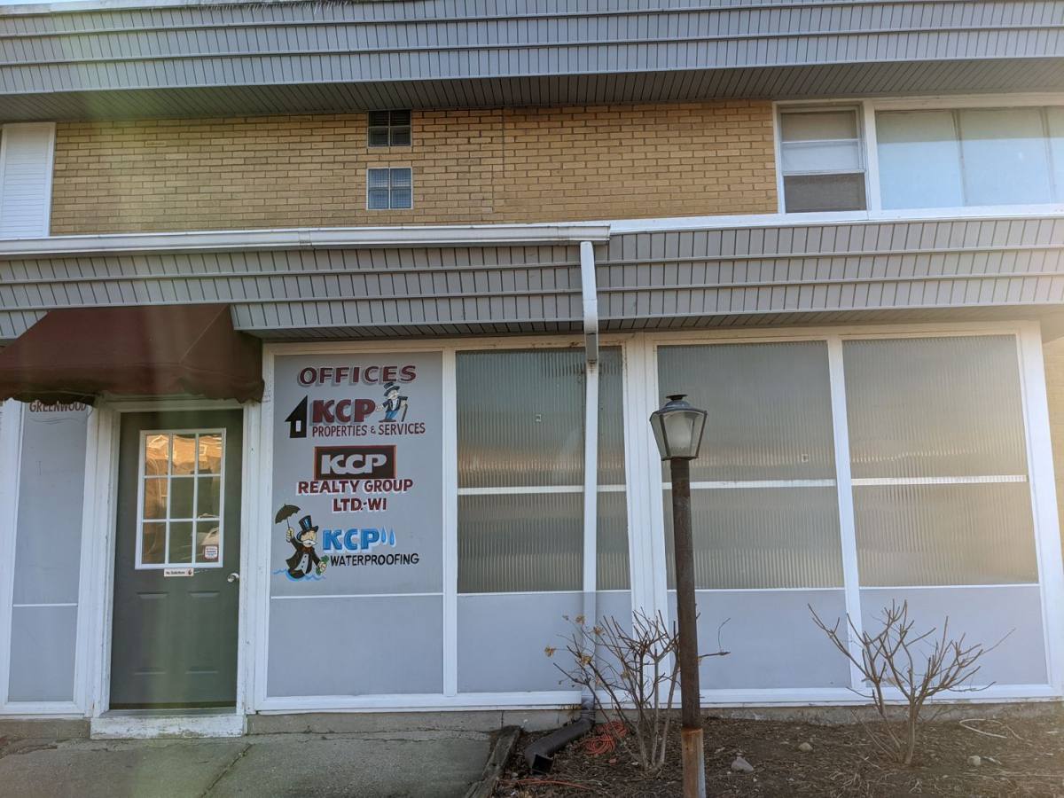 Apartment for rent at 821 W Greenwood, Waukegan, IL 60087
