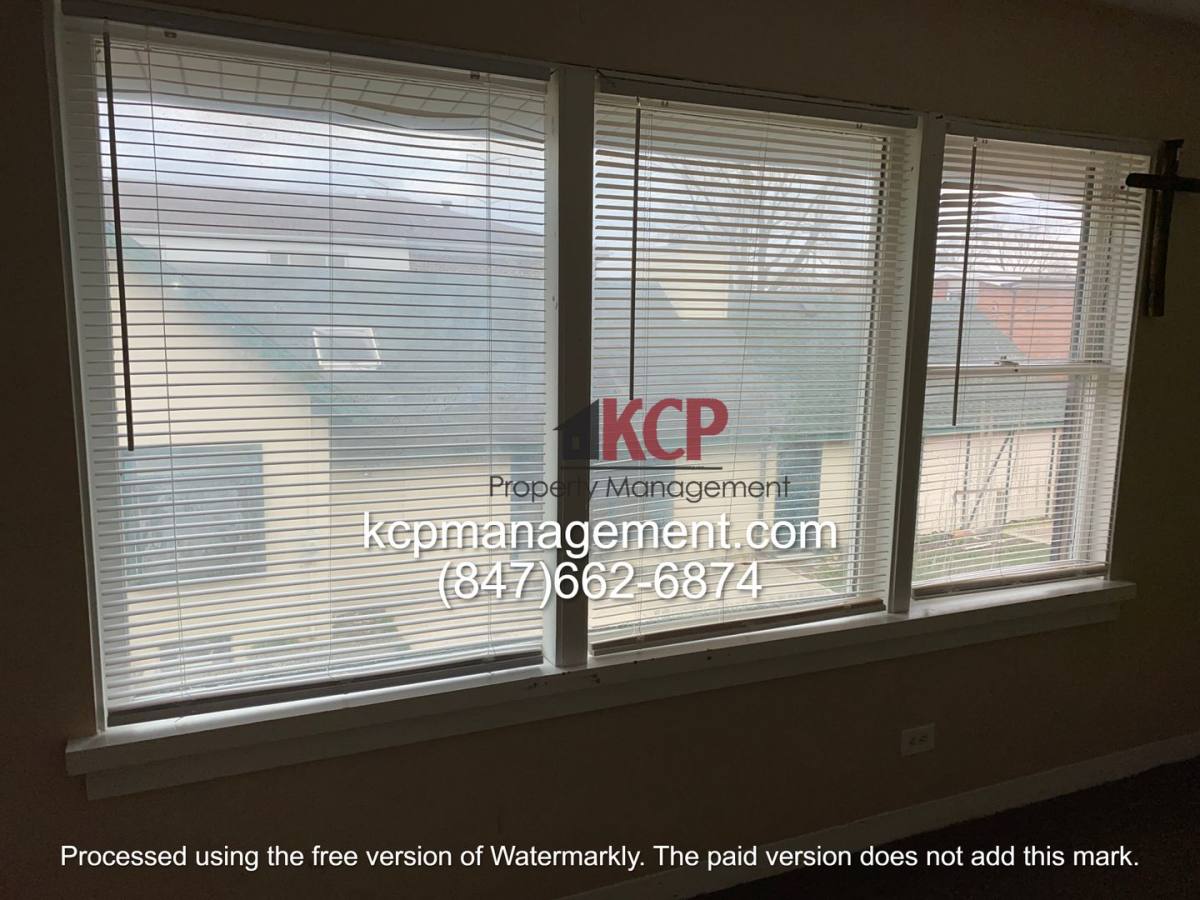 Apartment for rent at 821 W Greenwood, Waukegan, IL 60087