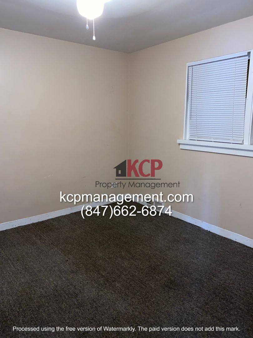 Apartment for rent at 821 W Greenwood, Waukegan, IL 60087