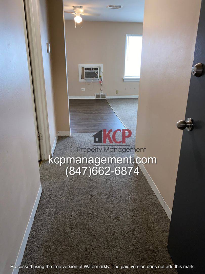 Apartment for rent at 821 W Greenwood, Waukegan, IL 60087