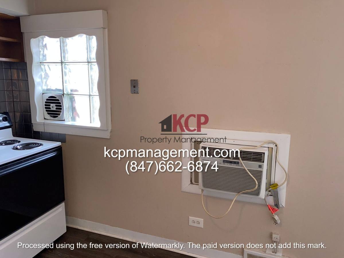 Apartment for rent at 821 W Greenwood, Waukegan, IL 60087