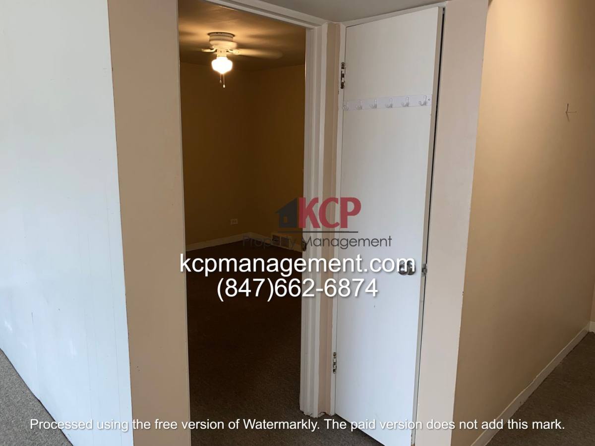 Apartment for rent at 821 W Greenwood, Waukegan, IL 60087
