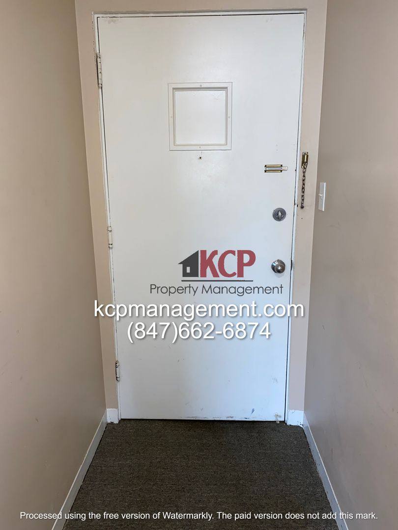 Apartment for rent at 821 W Greenwood, Waukegan, IL 60087