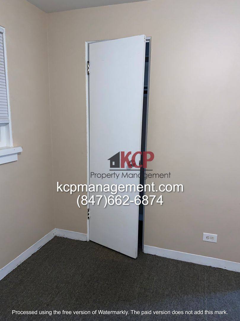 Apartment for rent at 821 W Greenwood, Waukegan, IL 60087