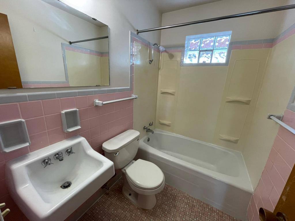 Apartment for rent at 1821 G St #4, Lincoln, NE 68508