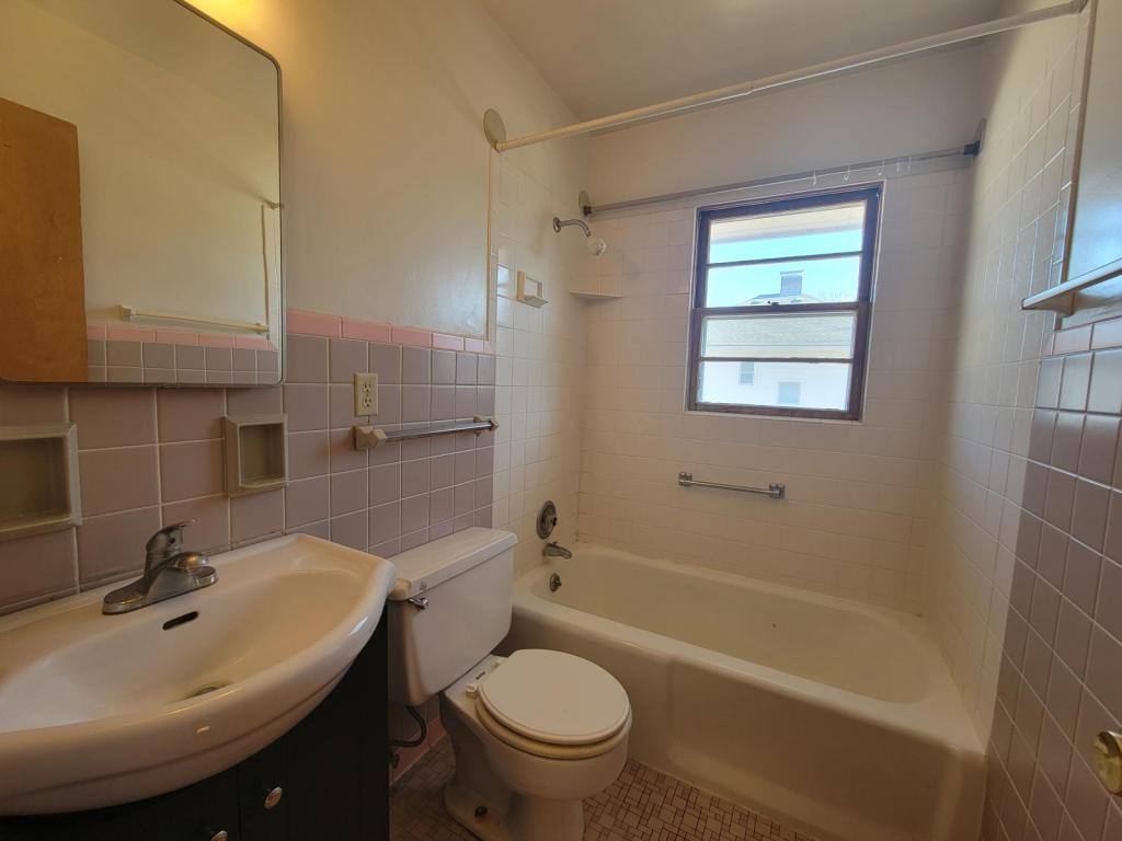 Apartment for rent at 1544 S 11th #4, Lincoln, NE 68502
