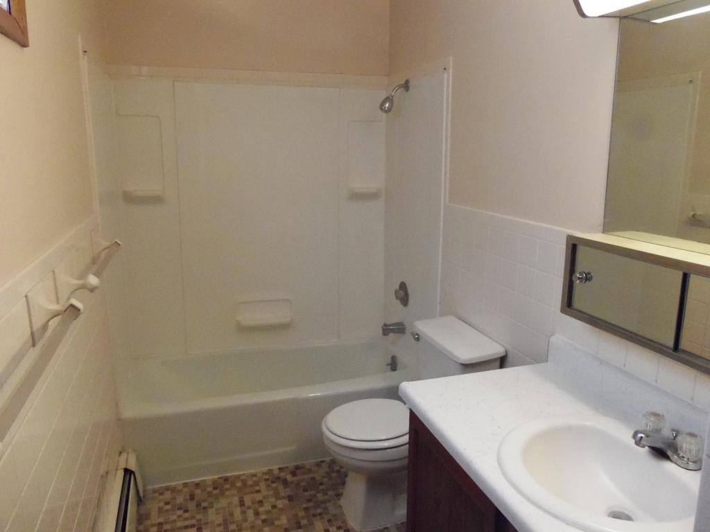 Apartment for rent at 701 S 11th St #6, Lincoln, NE 68508