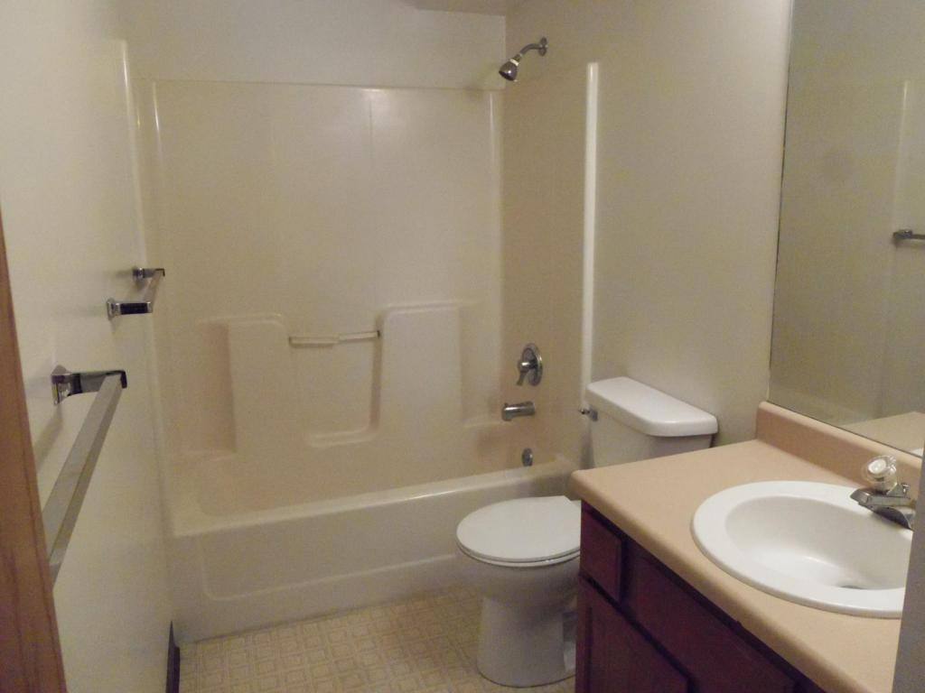 Apartment for rent at 1027 H St #8, Lincoln, NE 68508