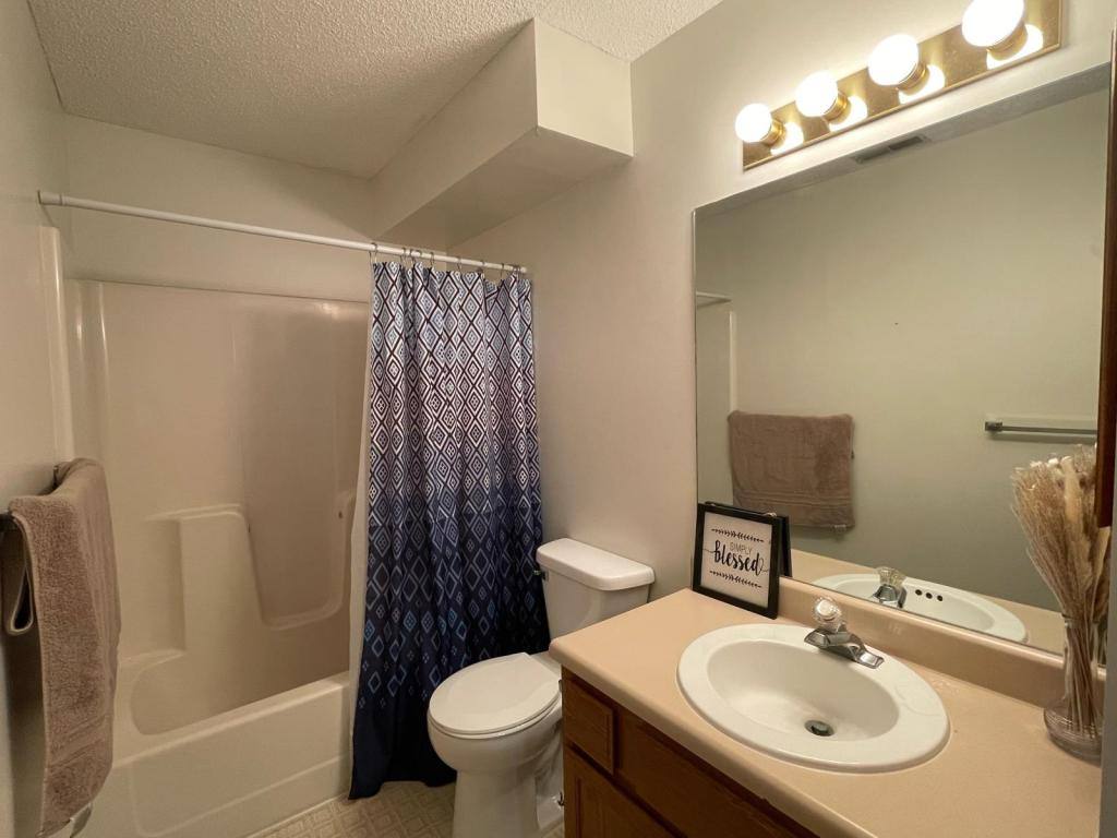 Apartment for rent at 1027 H St #8, Lincoln, NE 68508