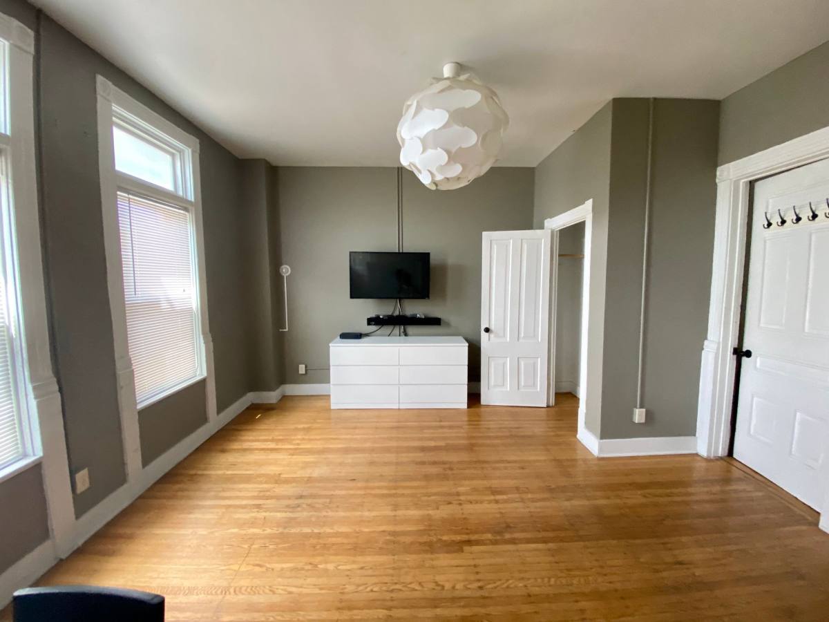 Apartment for rent at 1022 University Ave, Minneapolis, MN 55414