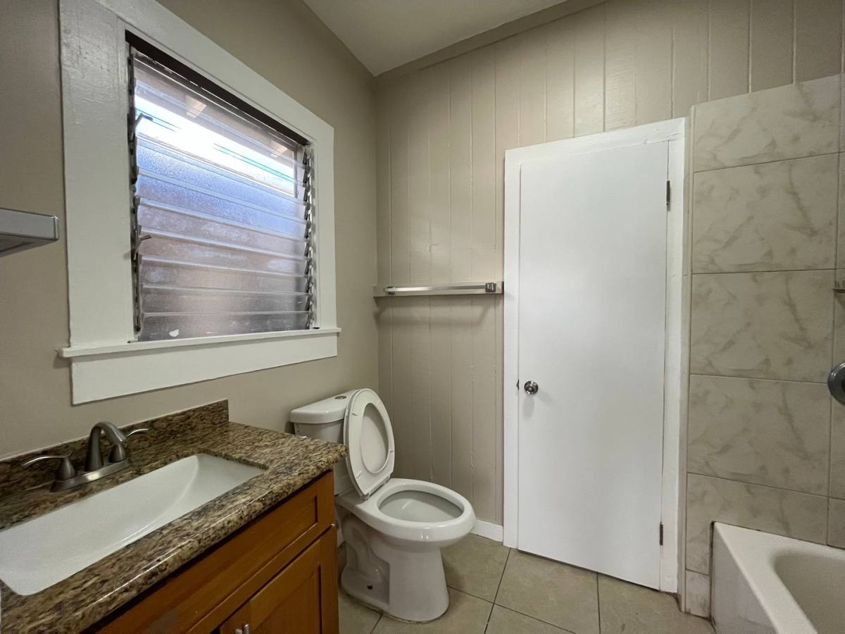 Apartment for rent at 43F Kauila St, Honolulu, HI 96813