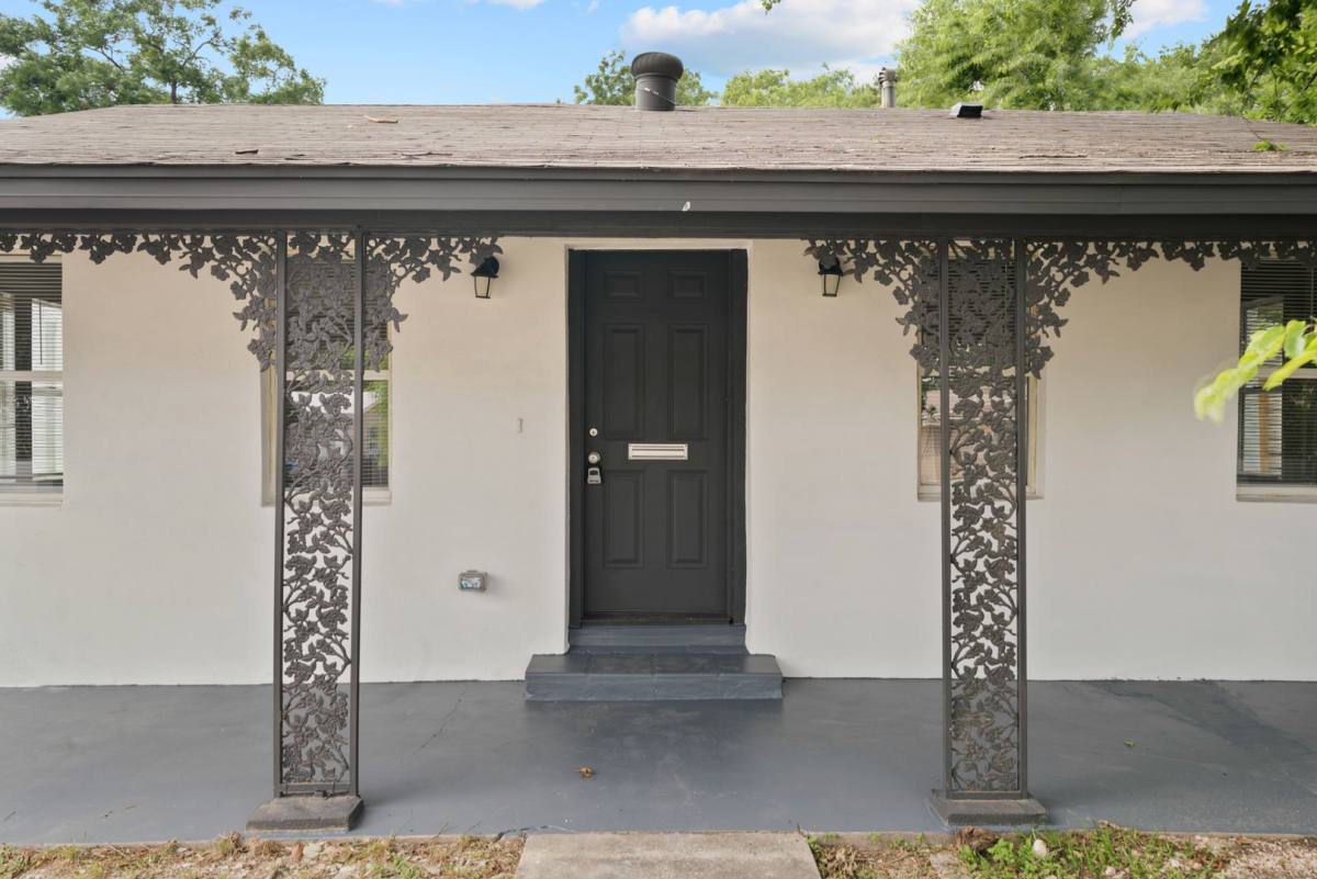 House for rent at 1627 W Mariposa, San Antonio, TX 78201