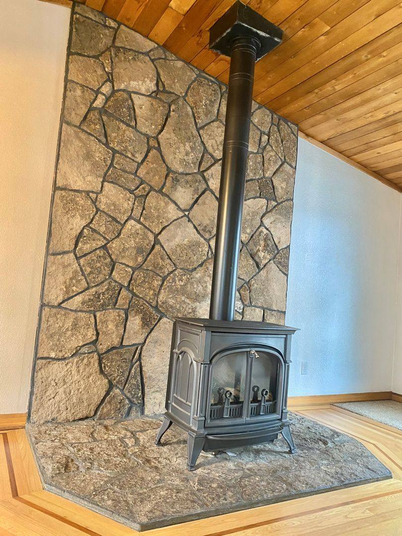 House for rent at 2816 NE Lapoint Court, Bend, OR 97701