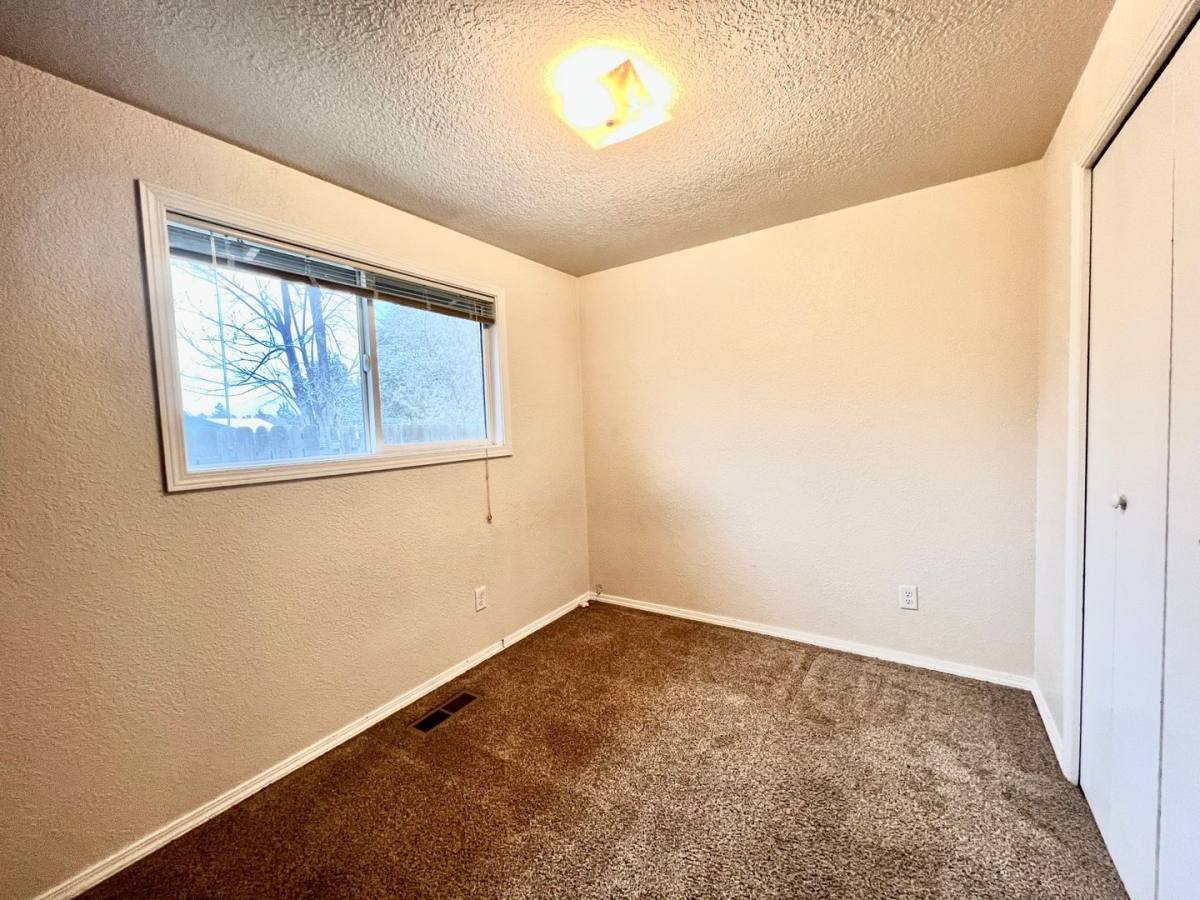 House for rent at 2816 NE Lapoint Court, Bend, OR 97701