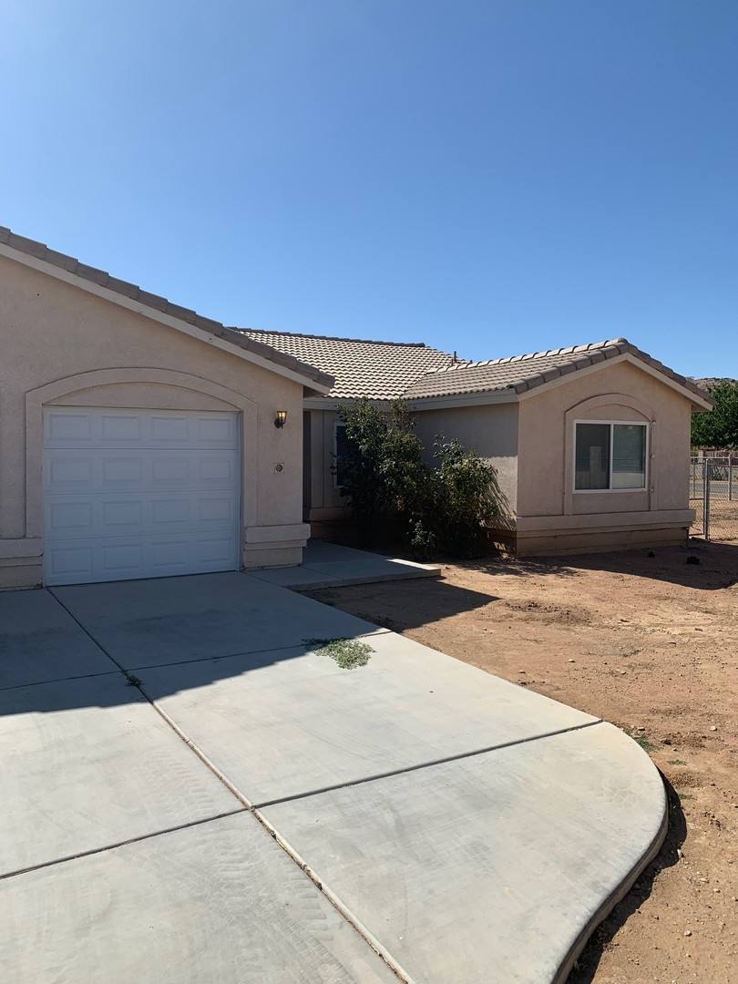 House for rent at 15415 Kiamichi Rd, Apple Valley, CA 92307