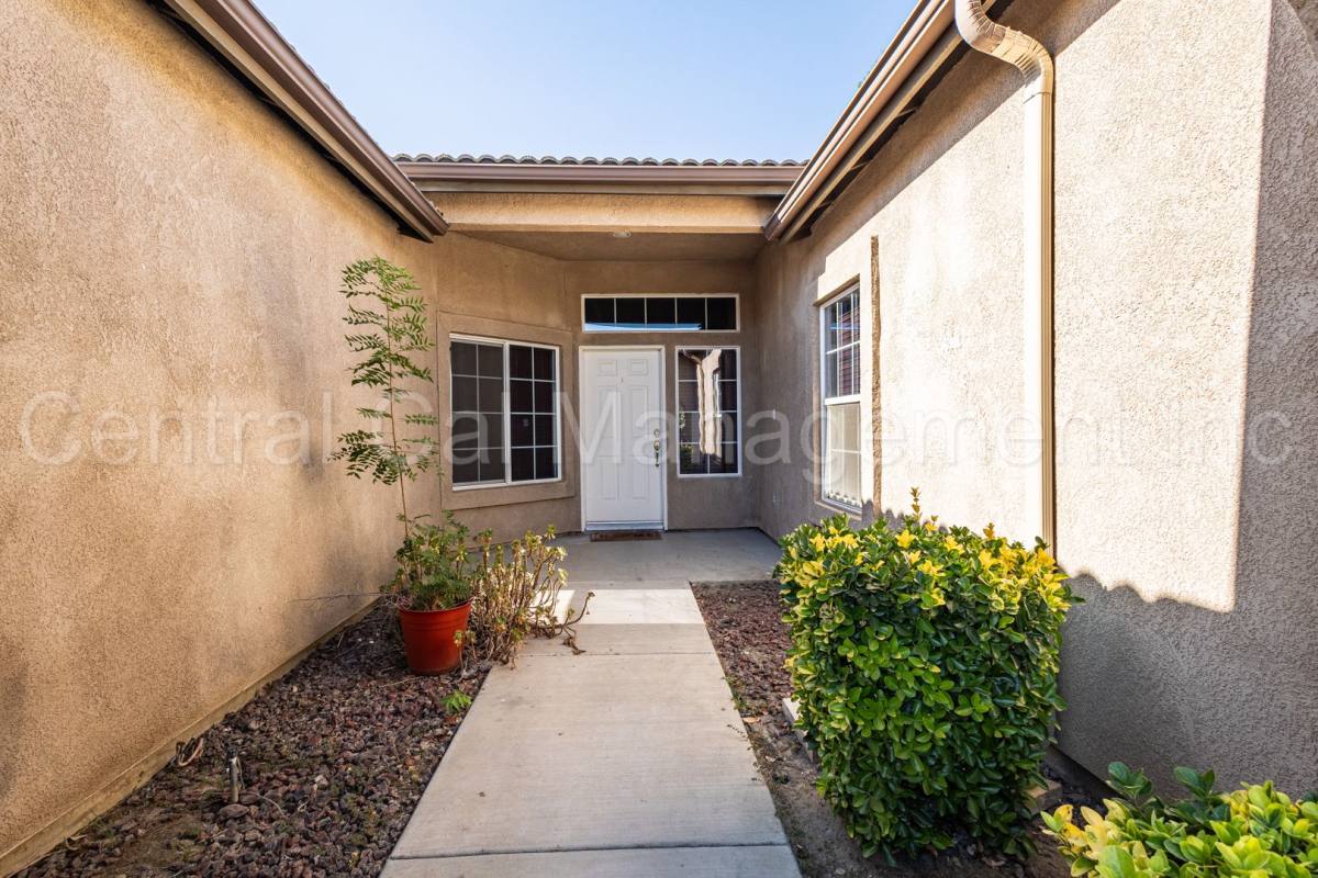 House for rent at 10713 Alexander Falls Ave, Bakersfield, CA 93312