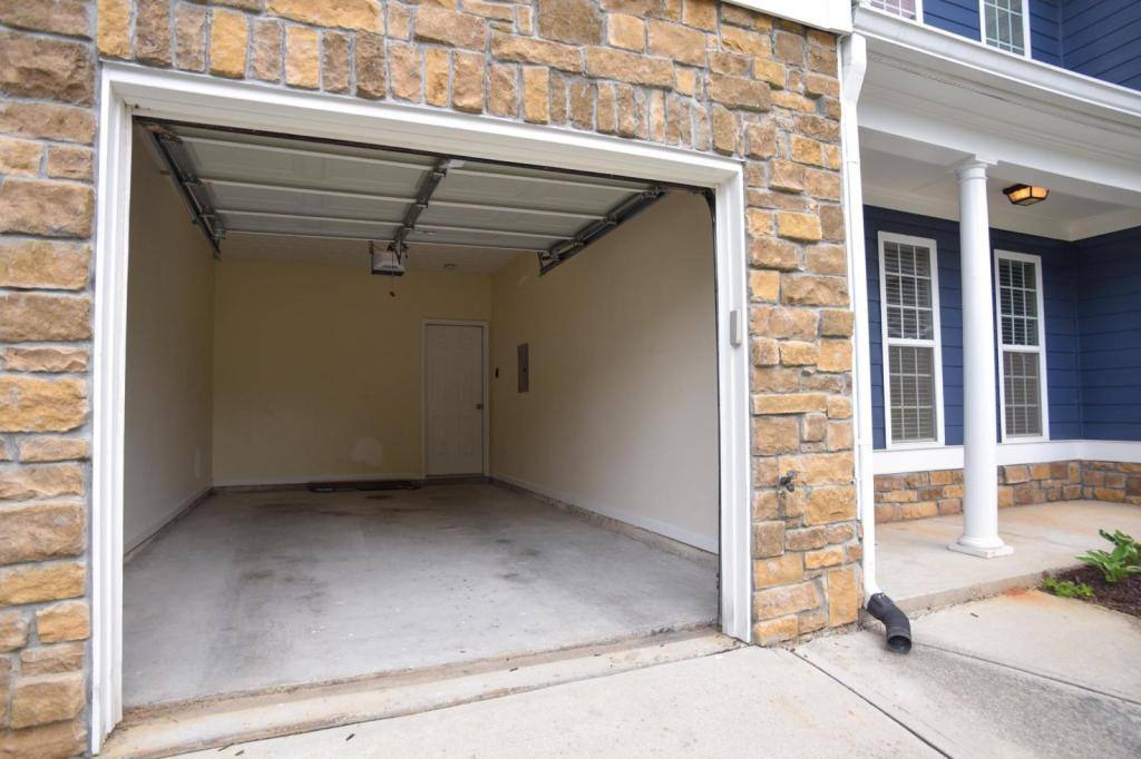 Townhouse for rent at 6616 Splashwater Dr, Flowery Branch, GA 30542