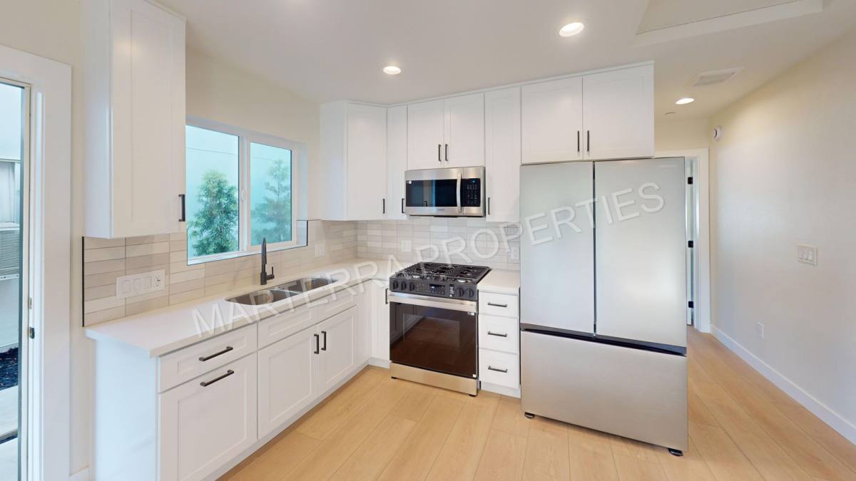 Apartment for rent at 968 Mission Dr, Costa Mesa, CA 92626