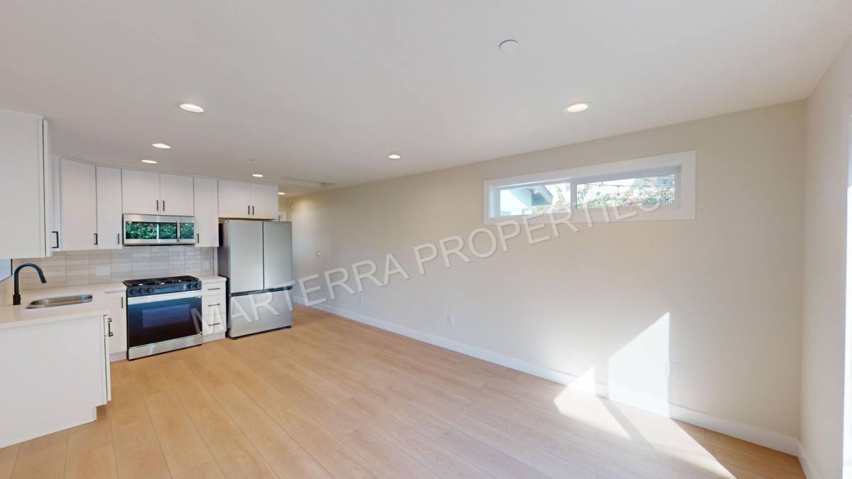 Apartment for rent at 968 Mission Dr, Costa Mesa, CA 92626