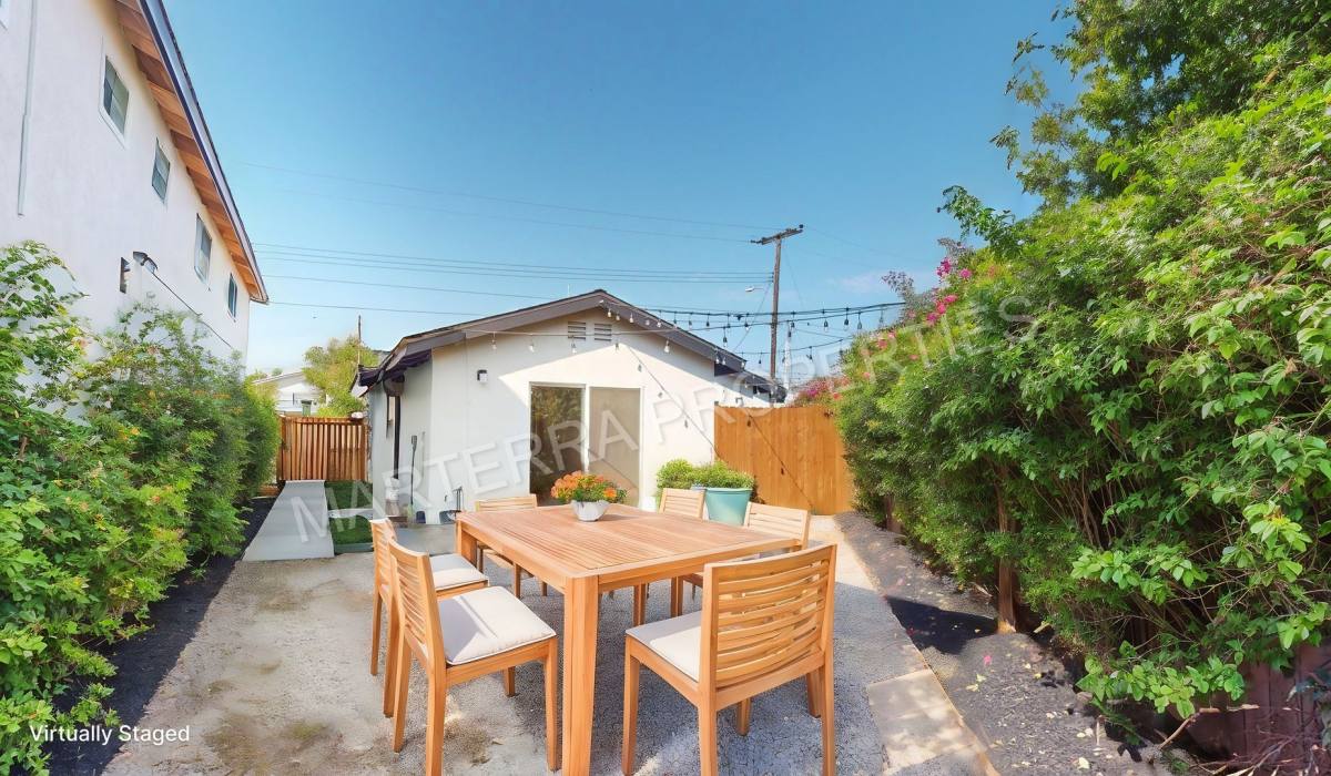 Apartment for rent at 968 Mission Dr, Costa Mesa, CA 92626