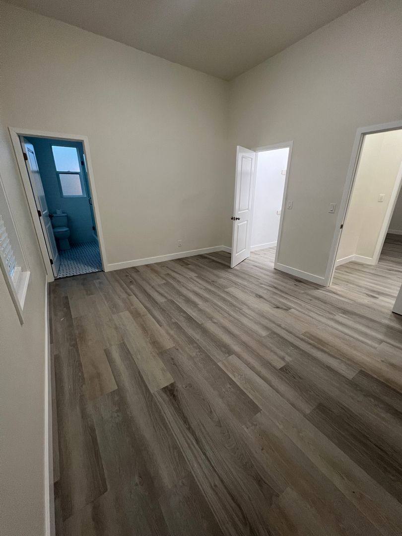 Apartment for rent at 617 W 76th St, Los Angeles, CA 90044