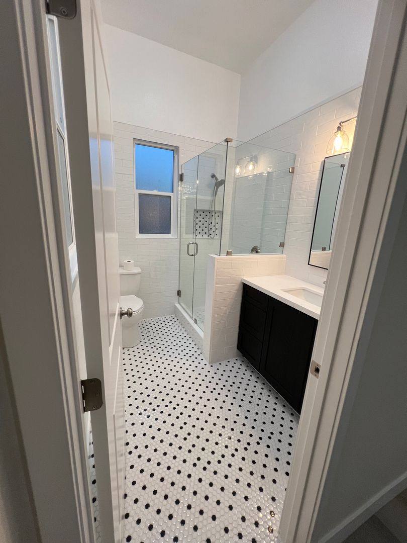 Apartment for rent at 617 W 76th St, Los Angeles, CA 90044